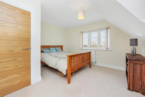 5 bedroom detached house to rent, Montague Park, Winkfield