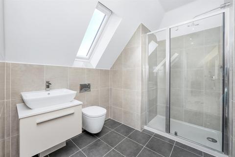 5 bedroom detached house to rent, Montague Park, Winkfield