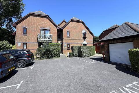 1 bedroom retirement property for sale, 9 Vallis Close, Baiter Park, Poole, BH15