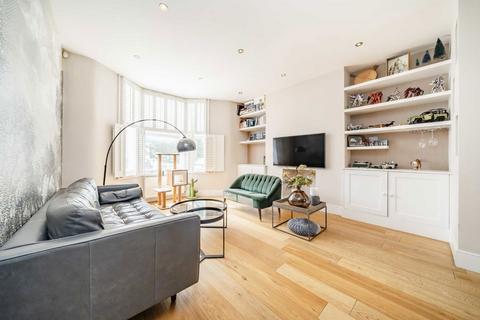 2 bedroom flat for sale, Cologne Road, London SW11