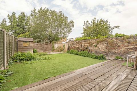2 bedroom flat for sale, Cologne Road, London SW11