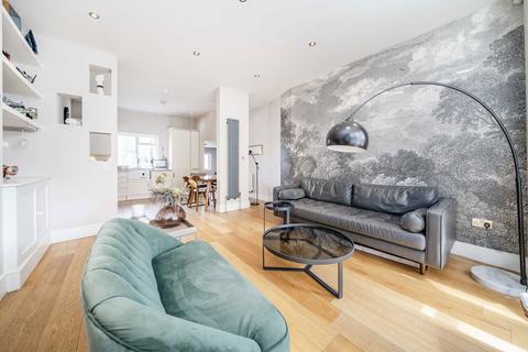 2 bedroom flat for sale, Cologne Road, London SW11