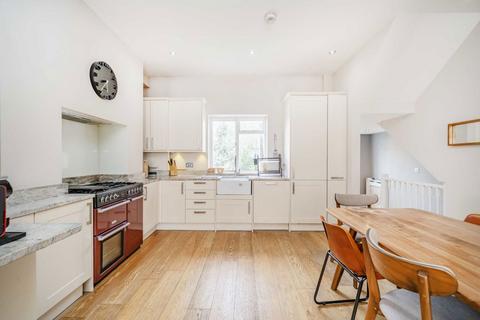 2 bedroom flat for sale, Cologne Road, London SW11