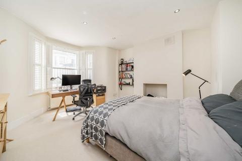 2 bedroom flat for sale, Cologne Road, London SW11