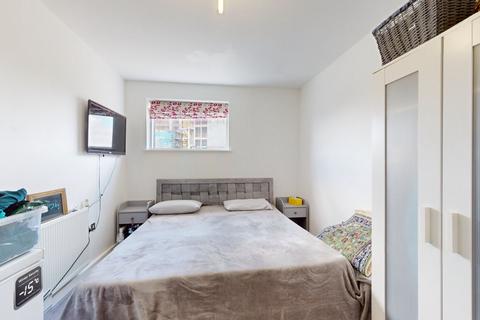 2 bedroom flat to rent, Central Way, London NW10