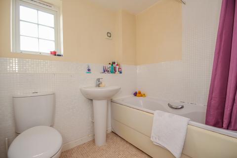 2 bedroom apartment to rent, Redhouse Way, Swindon SN25