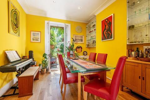 undefined, Avenue Road, London W3
