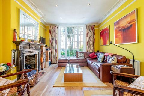 undefined, Avenue Road, London W3