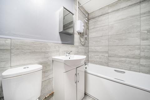 2 bedroom flat to rent, Cobden Avenue, Southampton SO18
