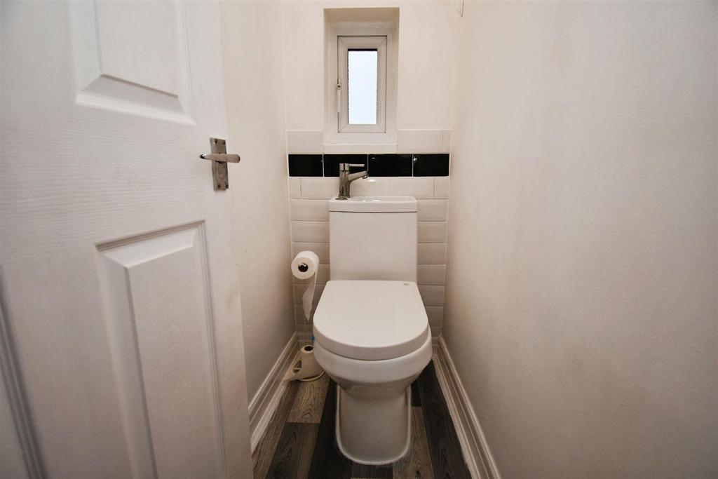 Downstairs wc.JPG