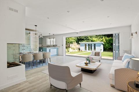 4 bedroom house for sale, River Way, Christchurch BH23