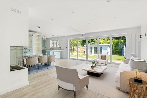 4 bedroom house for sale, River Way, Christchurch BH23