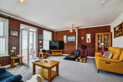 2 bedroom detached bungalow for sale, North Shore Road, Skegness PE25