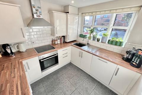 11 Alder Close, Bury, BL8 2PT