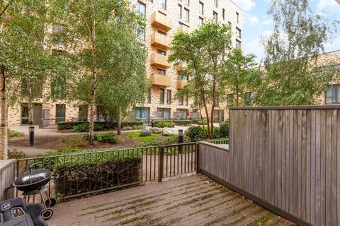 3 bedroom flat to rent, London E3