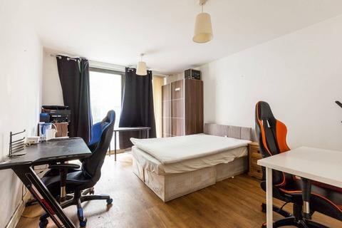 3 bedroom flat to rent, London E3