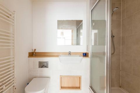 3 bedroom flat to rent, London E3