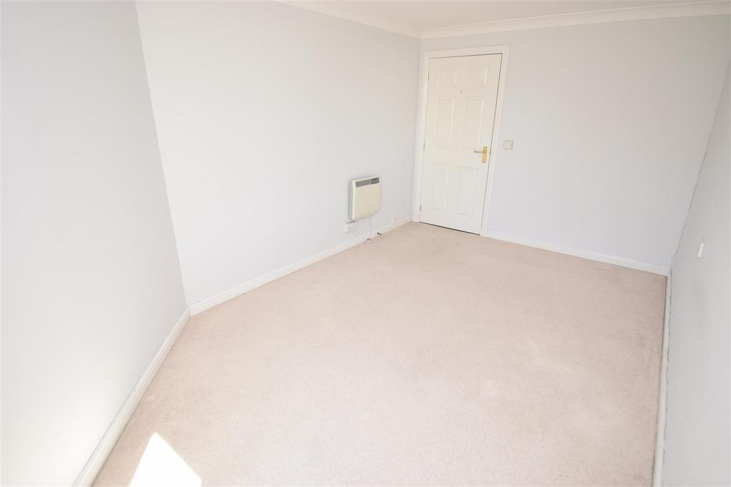 Bedroom two (2).jpg