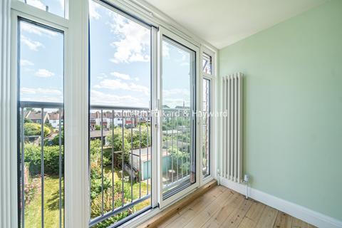 9 Carisbrooke Road, Bromley, BR2 9NJ