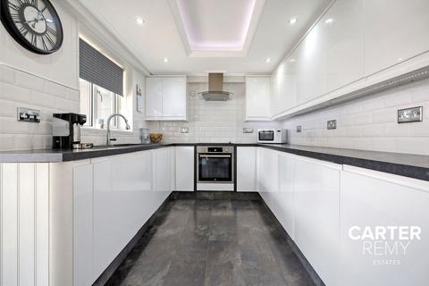 25 Stenning Avenue, Linford, Stanford-le-hope, SS17 0RP