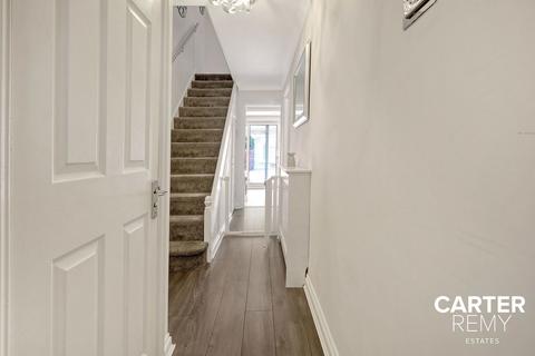 25 Stenning Avenue, Linford, Stanford-le-hope, SS17 0RP