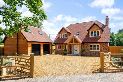 4 bedroom detached house for sale, Oak View, Little London, RG26