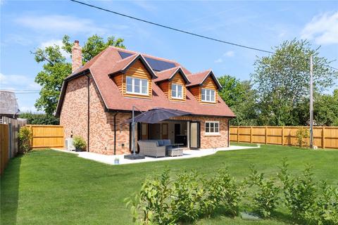 4 bedroom detached house for sale, Oak View, Little London, RG26