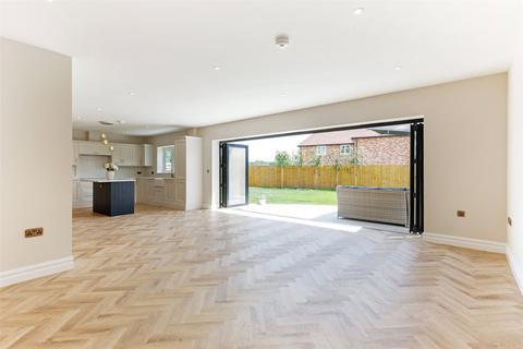 4 bedroom detached house for sale, Oak View, Little London, RG26