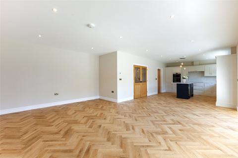 4 bedroom detached house for sale, Oak View, Little London, RG26