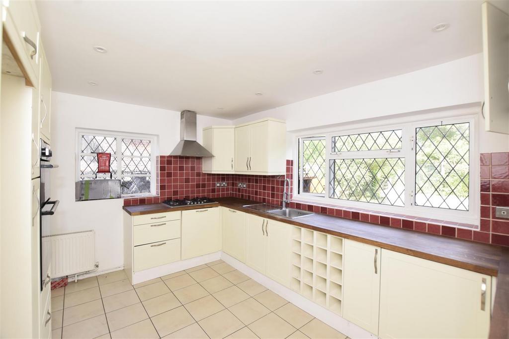 Kitchen copy.jpg