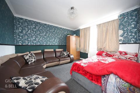 3 bedroom semi-detached house for sale, High Mead, Luton, Bedfordshire, LU3
