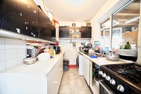 3 bedroom semi-detached house for sale, High Mead, Luton, Bedfordshire, LU3