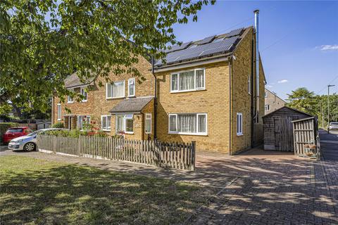 4 Almond Close, Bromley, BR2 8DS