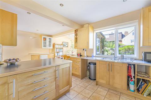 4 Almond Close, Bromley, BR2 8DS