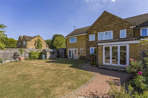4 Almond Close, Bromley, BR2 8DS