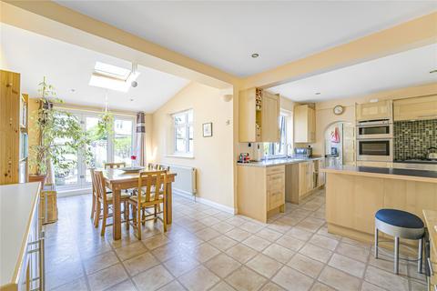 4 Almond Close, Bromley, BR2 8DS