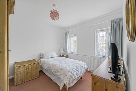 4 Almond Close, Bromley, BR2 8DS