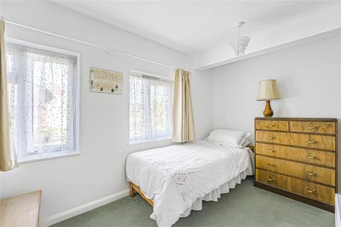 4 Almond Close, Bromley, BR2 8DS