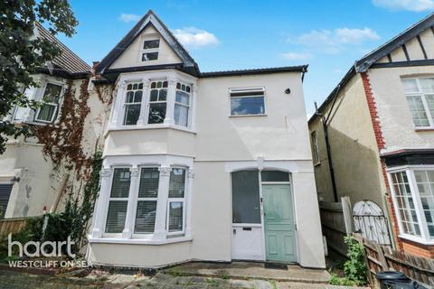 2 bedroom flat for sale, Silverdale Avenue, Westcliff on Sea