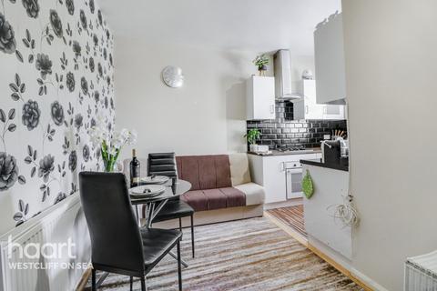 2 bedroom flat for sale, Silverdale Avenue, Westcliff on Sea