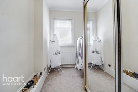 2 bedroom flat for sale, Silverdale Avenue, Westcliff on Sea