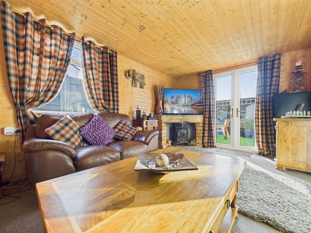 CAM01407 G0-PR0032-STILL011.jpg