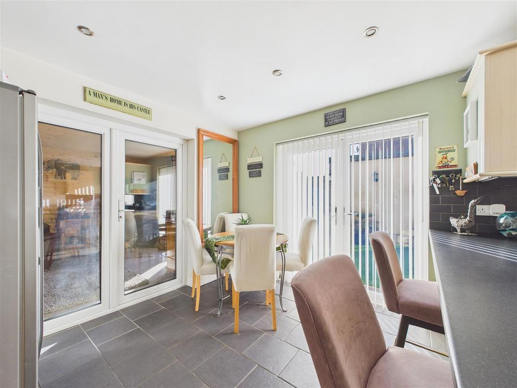 CAM01407 G0-PR0032-STILL008.jpg