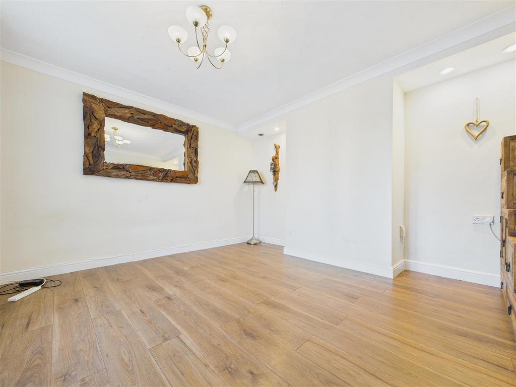 CAM01407 G0-PR0032-STILL003.jpg