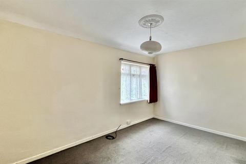 18 Ringway, Southall, UB2 5SR