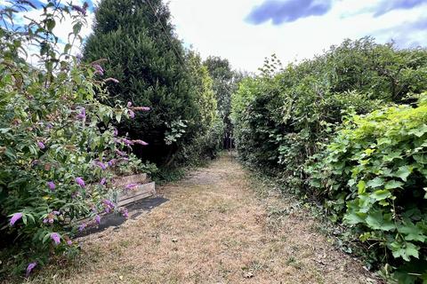 18 Ringway, Southall, UB2 5SR