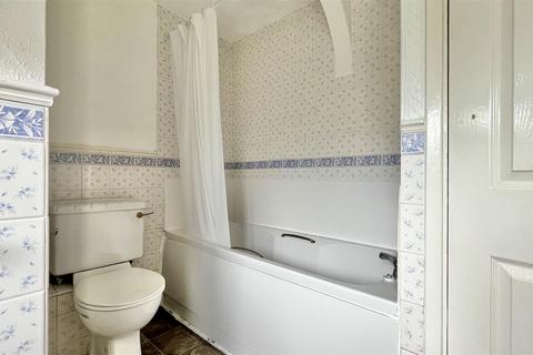 18 Ringway, Southall, UB2 5SR
