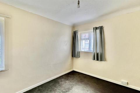 18 Ringway, Southall, UB2 5SR