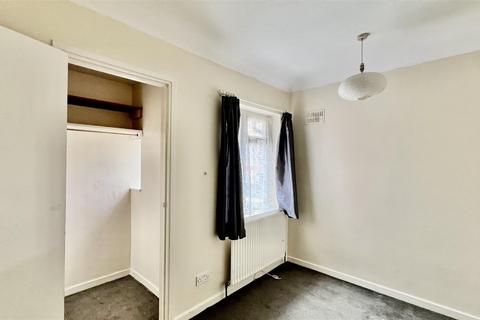 18 Ringway, Southall, UB2 5SR
