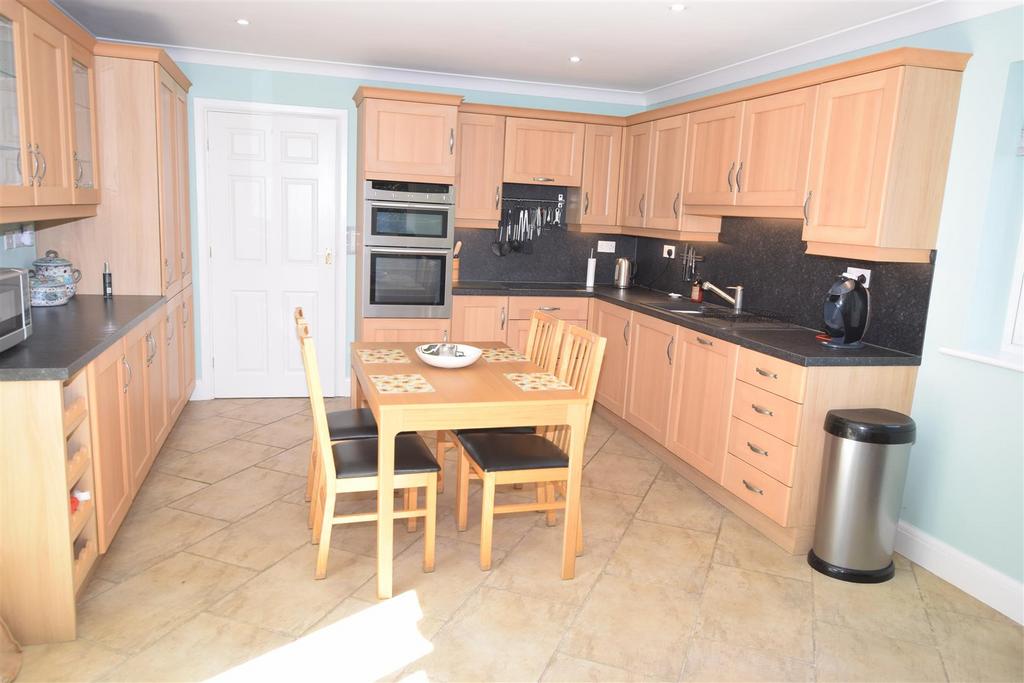 Dining/sitting kitchen